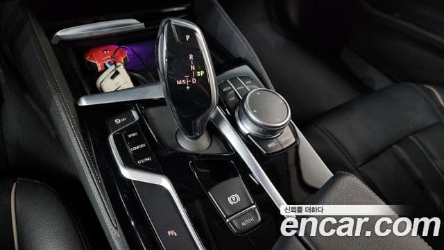 BMW 5 Series 2019 — Şəkil 9/20