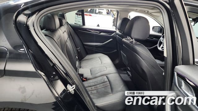 BMW 5 Series 2019 — Şəkil 11/20