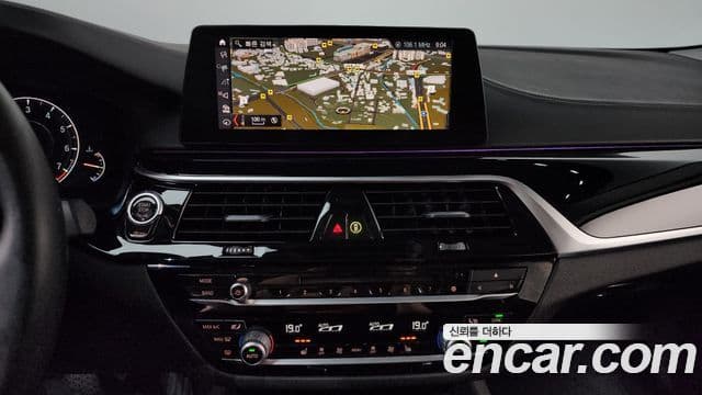 BMW 5 Series 2019 — Şəkil 12/20