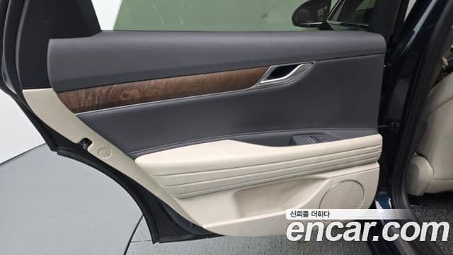 Genesis G80 2022 — Şəkil 33/34