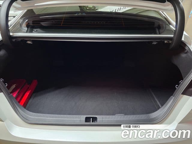 Toyota Camry 2025 — Photo 2/17