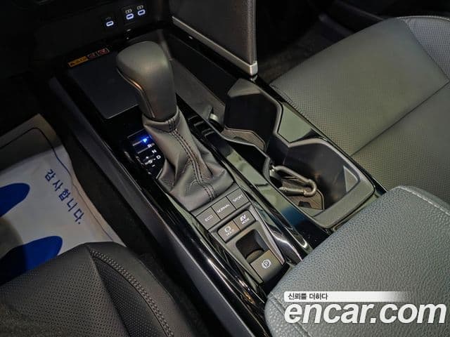 Toyota Camry 2025 — Photo 7/17