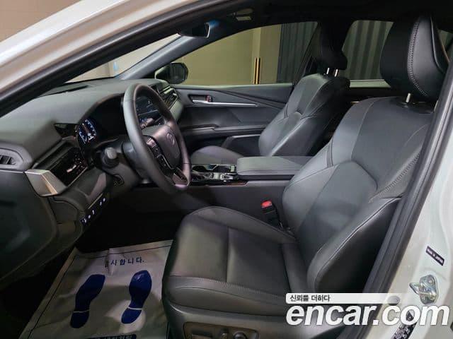 Toyota Camry 2025 — Photo 14/17