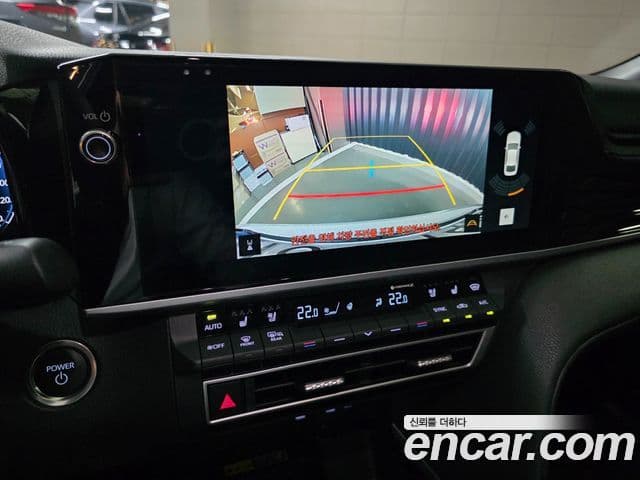 Toyota Camry 2025 — Photo 11/17