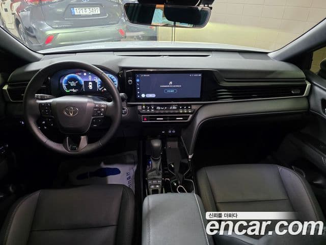 Toyota Camry 2025 — Photo 13/17