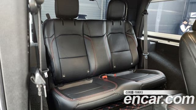 Jeep Wrangler 2019 — Şəkil 12/20