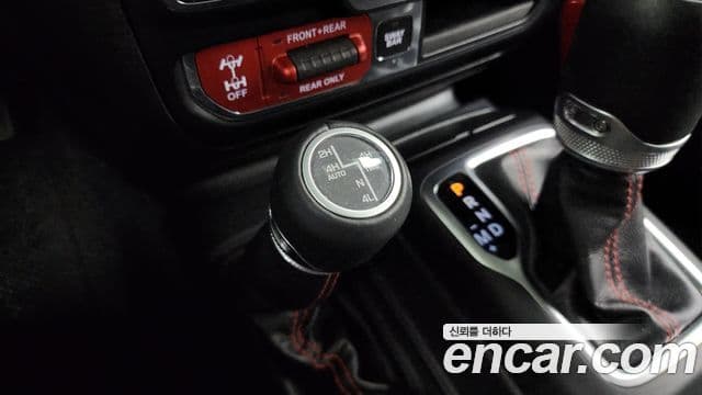 Jeep Wrangler 2019 — Şəkil 16/20