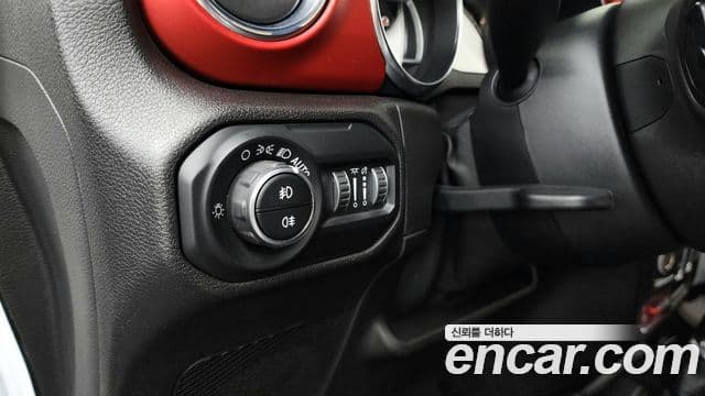 Jeep Wrangler 2019 — Şəkil 18/20