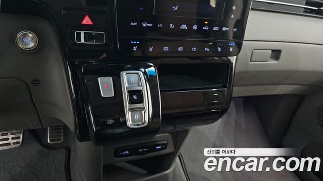 Hyundai Staria 2024 — ფოტო 9/20
