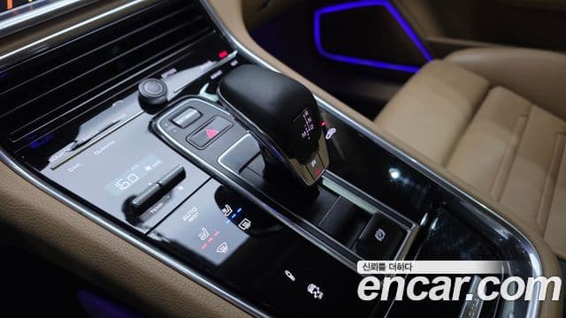 Porsche Panamera 2019 — Şəkil 18/20