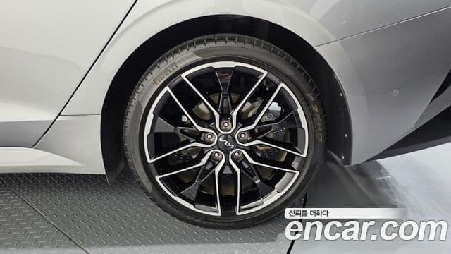 Kia K5 2023 — Şəkil 28/35