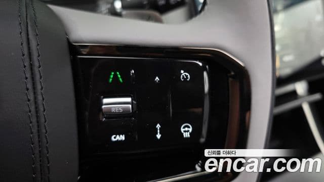Land Rover Range Rover Velar 2025 — ფოტო 14/20