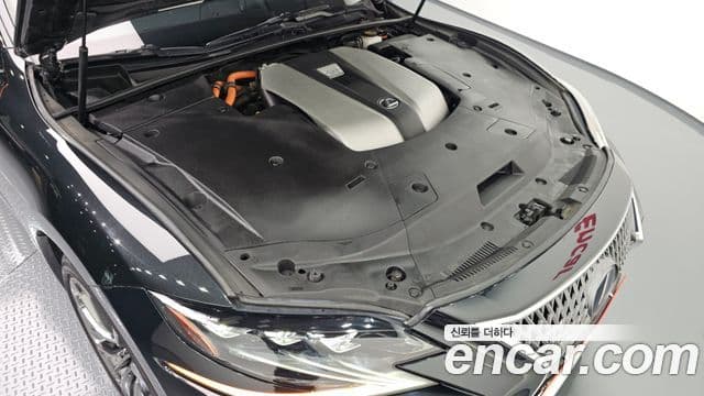 Lexus LS500h 2018 — Şəkil 6/20