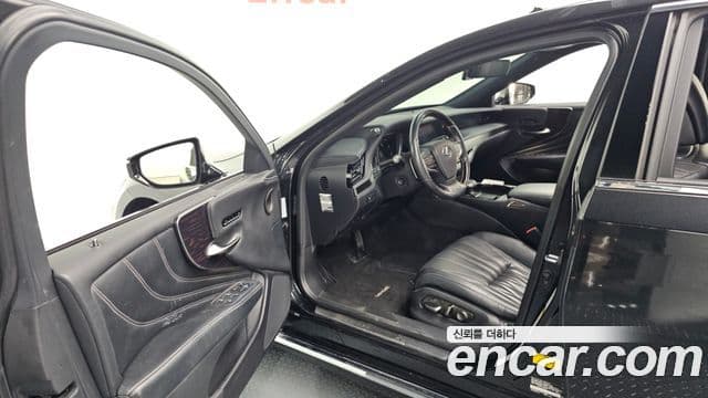 Lexus LS500h 2018 — Şəkil 10/20
