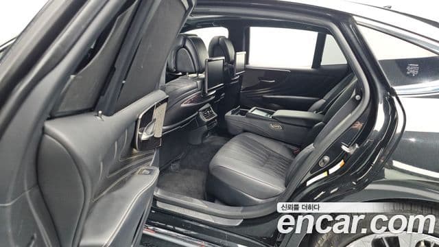 Lexus LS500h 2018 — Şəkil 13/20