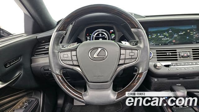 Lexus LS500h 2018 — Şəkil 14/20