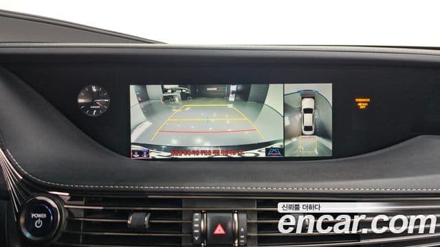 Lexus LS500h 2018 — Şəkil 16/20