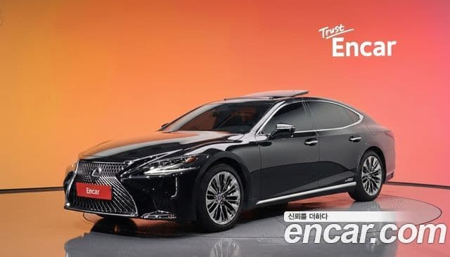 Lexus LS500h 2018 — Şəkil 1/20