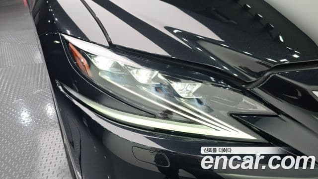 Lexus LS500h 2018 — Şəkil 7/34