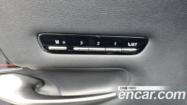 Lexus LS500h 2018 — Şəkil 26/34