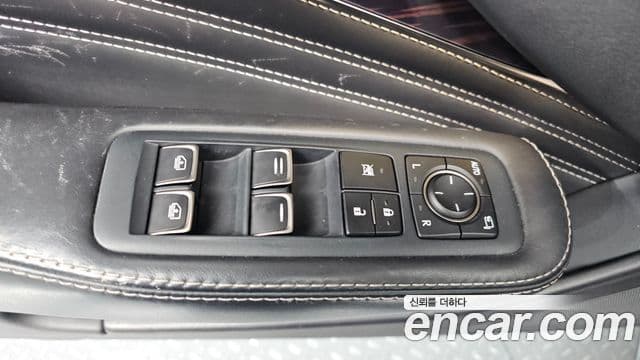Lexus LS500h 2018 — Şəkil 13/34
