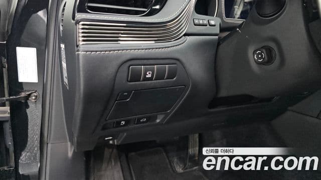 Lexus LS500h 2018 — Şəkil 30/34