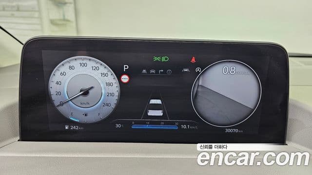 Hyundai Staria 2022 — Фото 8/20