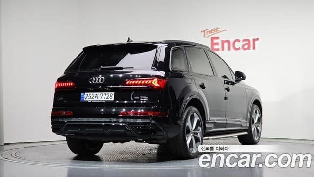 Audi Q7 2023 — Photo 15/20