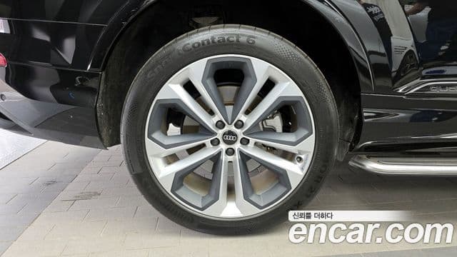 Audi Q7 2023 — Photo 12/20