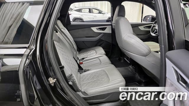 Audi Q7 2022 — Photo 4/20