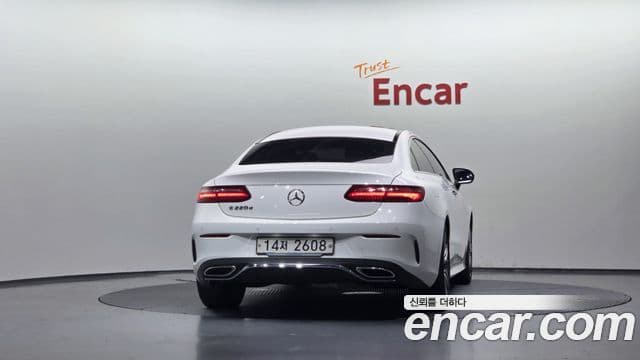 Mercedes-Benz E-Class 2019 — Photo 16/20