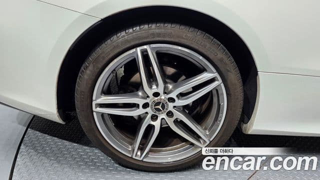 Mercedes-Benz E-Class 2019 — Photo 7/20