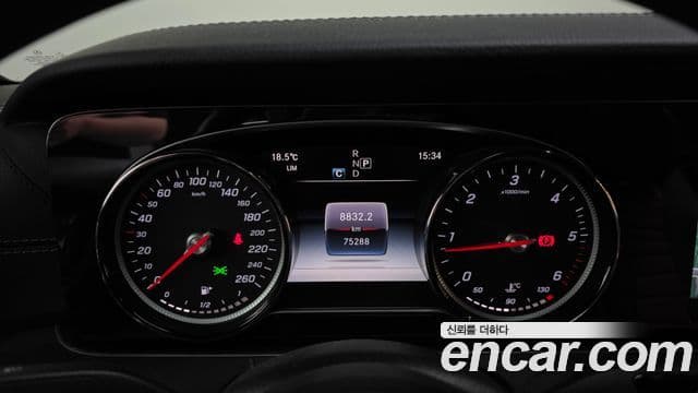 Mercedes-Benz E-Class 2019 — Photo 17/20