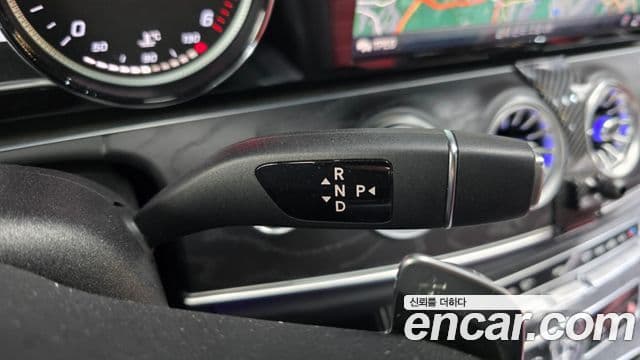 Mercedes-Benz E-Class 2019 — Photo 19/20