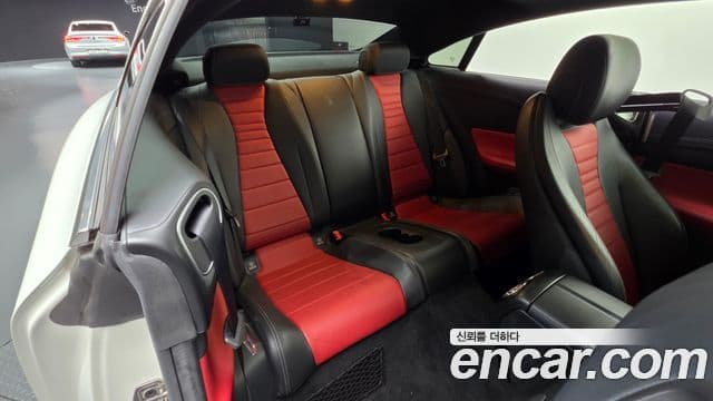 Mercedes-Benz E-Class 2019 — Photo 6/20