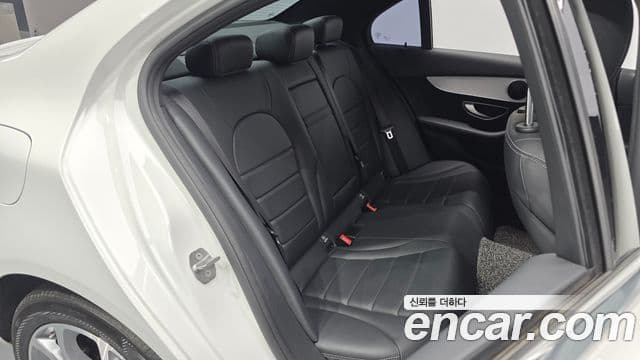 Mercedes-Benz C-Class 2018 — Şəkil 11/20