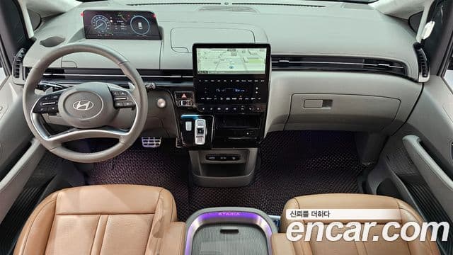 Hyundai Staria 2025 — Photo 17/20