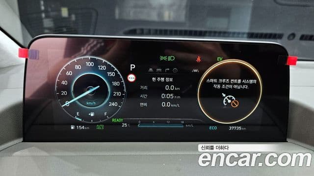 Hyundai Staria 2025 — Photo 14/20