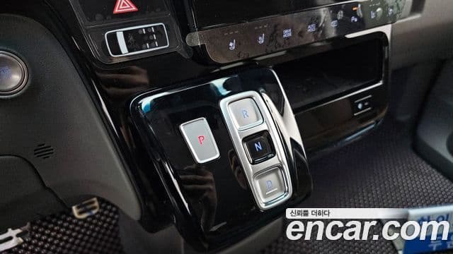 Hyundai Staria 2025 — Photo 10/20