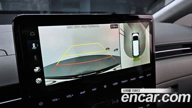 Hyundai Staria 2025 — Photo 2/20