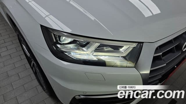 Audi Q5 2020 — Şəkil 26/32