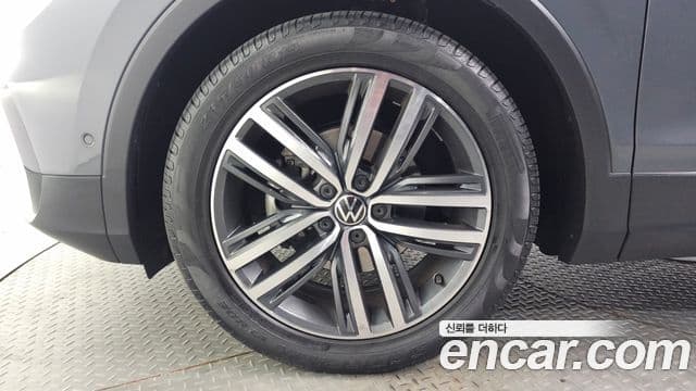 Volkswagen Tiguan 2024 — Photo 12/20