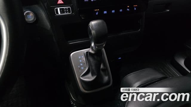 Hyundai Staria 2025 — Şəkil 9/20