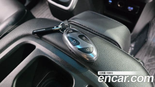 Hyundai Staria 2025 — Şəkil 19/20