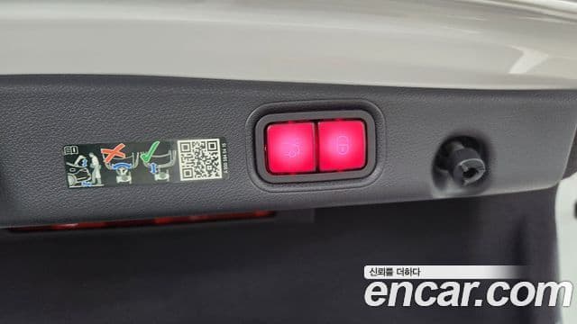 Mercedes-Benz E-Class 2023 — ფოტო 13/20