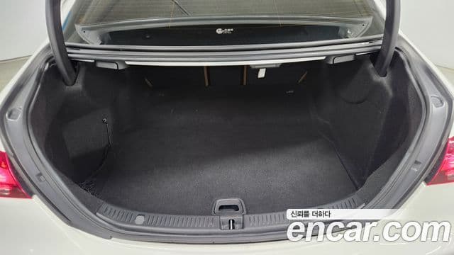 Mercedes-Benz E-Class 2023 — ფოტო 14/20