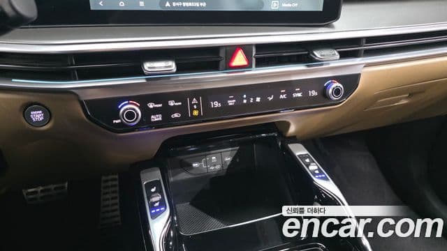Kia Sorento 2023 — ფოტო 17/20