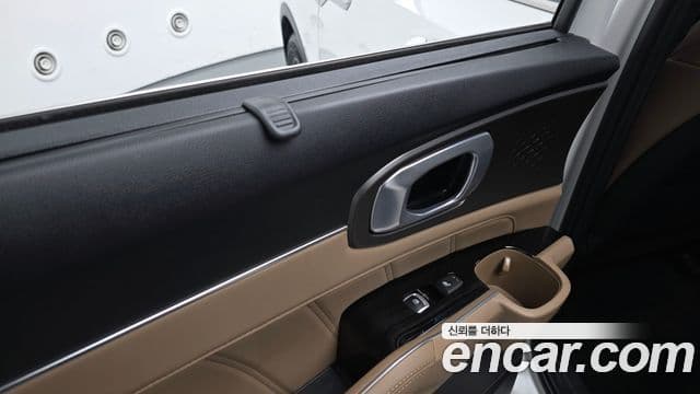 Kia Sorento 2023 — ფოტო 19/20