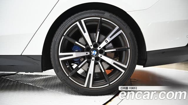 BMW 5 Series 2024 — ფოტო 4/20
