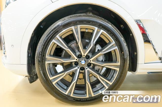 BMW X7 2019 — Photo 16/20